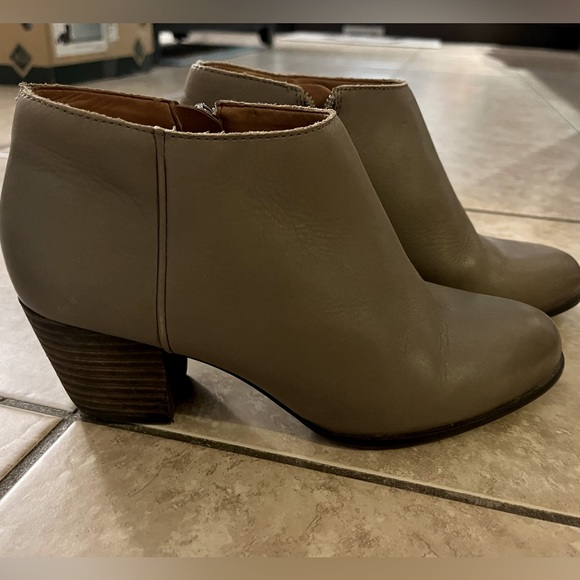 Lucky Brand Ankle Boots - Picture 1 of 4